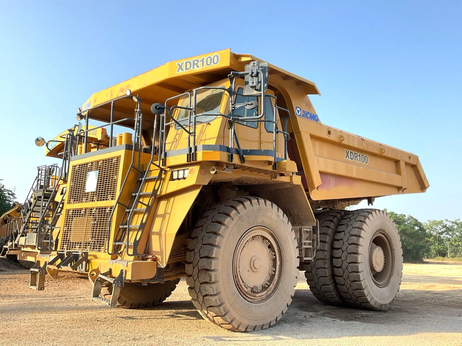 XCMG official Used 150 ton dump trucks mining machinery mechanical drive rigid XDR100 for sale