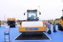 XCMG 26 ton vibratory road roller XS263J for sale