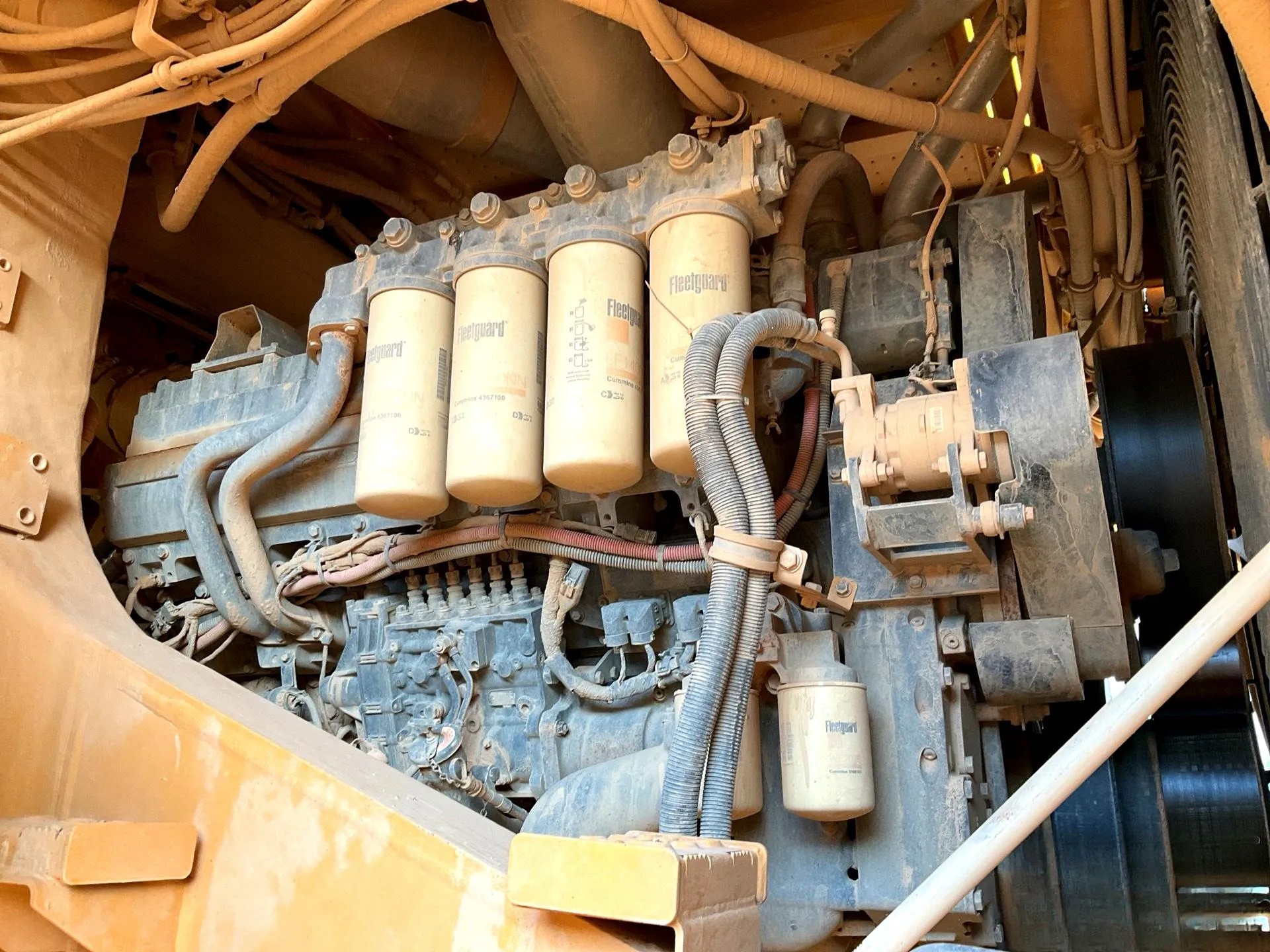 XCMG official Used 150 ton dump trucks mining machinery mechanical drive rigid XDR100 for sale