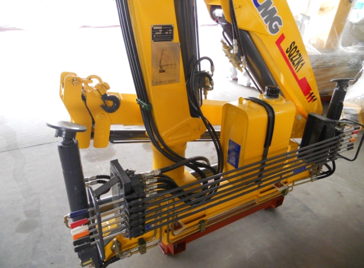 XCMG Official SQ1ZK2 1.5 ton mini knuckle boom crane truck mounted for sale