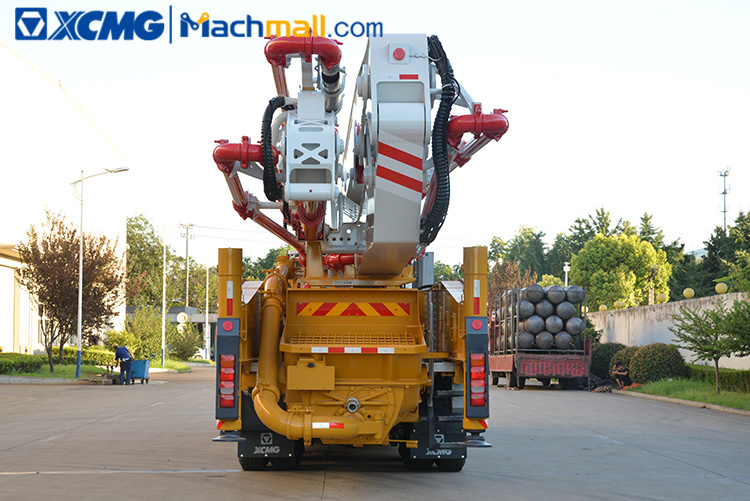 XCMG concrete pump machine diesel with HOWO chassis HB58V for sale