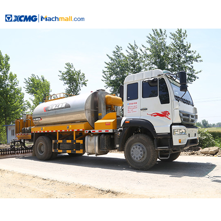 XCMG manufacturer 8 cbm asphalt distributor truck HOWO for sale