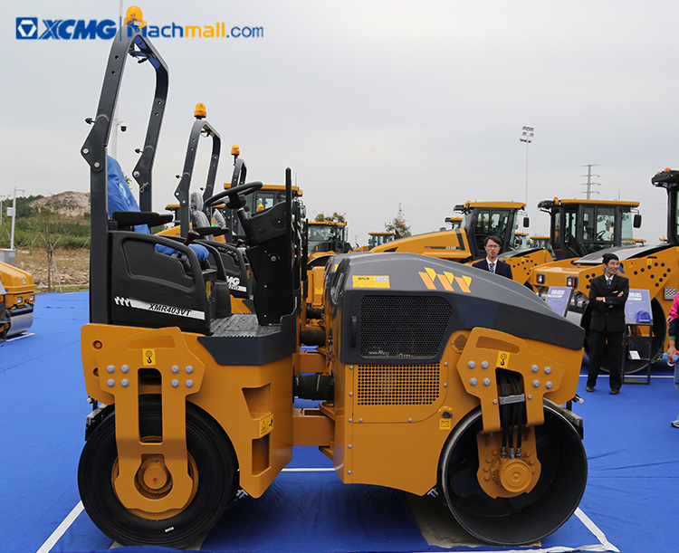 XCMG 4 ton light vibratory road roller XMR403VT price