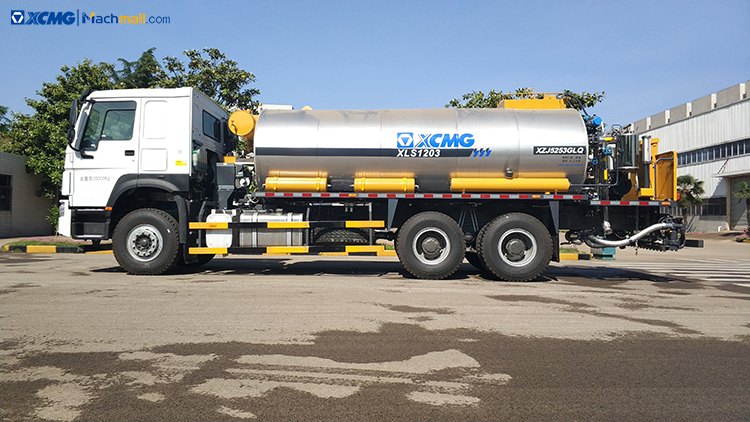 XCMG asphalt sprayer XLS1203 6m width road maintenance 12cbm capacity price