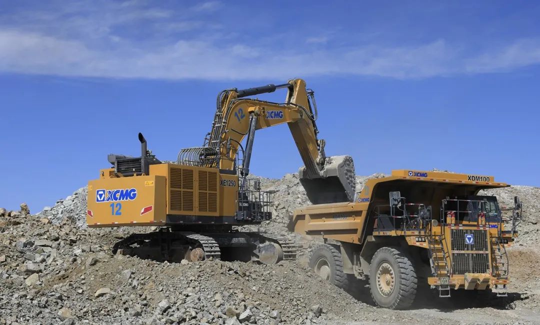 XCMG Official 120ton Mining Excavator XE1200 for sale