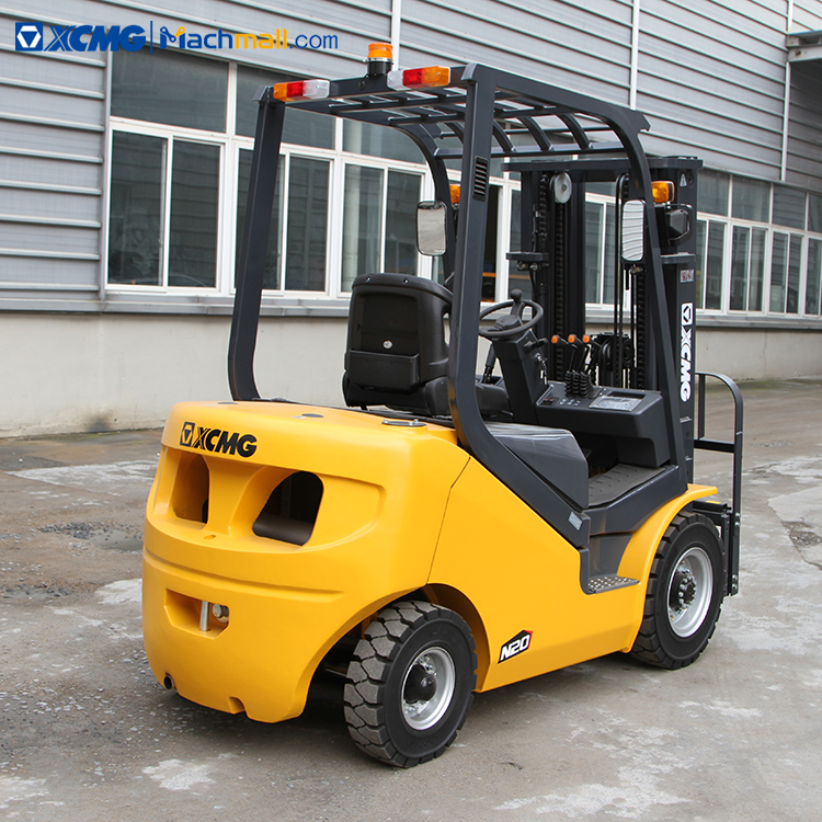 XCMG 2 ton small diesel forklift CPC20T3 four wheel with CE price