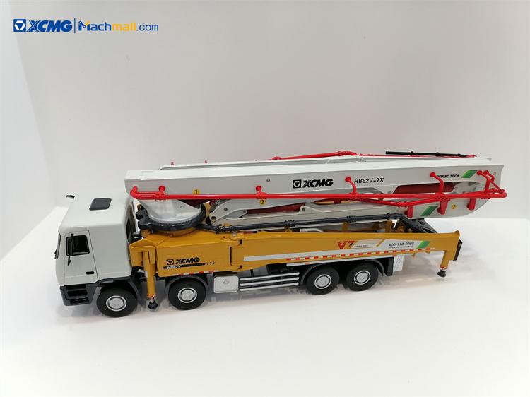 XCMG HB62K 1:35 Concrete Pump Truck Alloy Diecast Model for Display Decoration