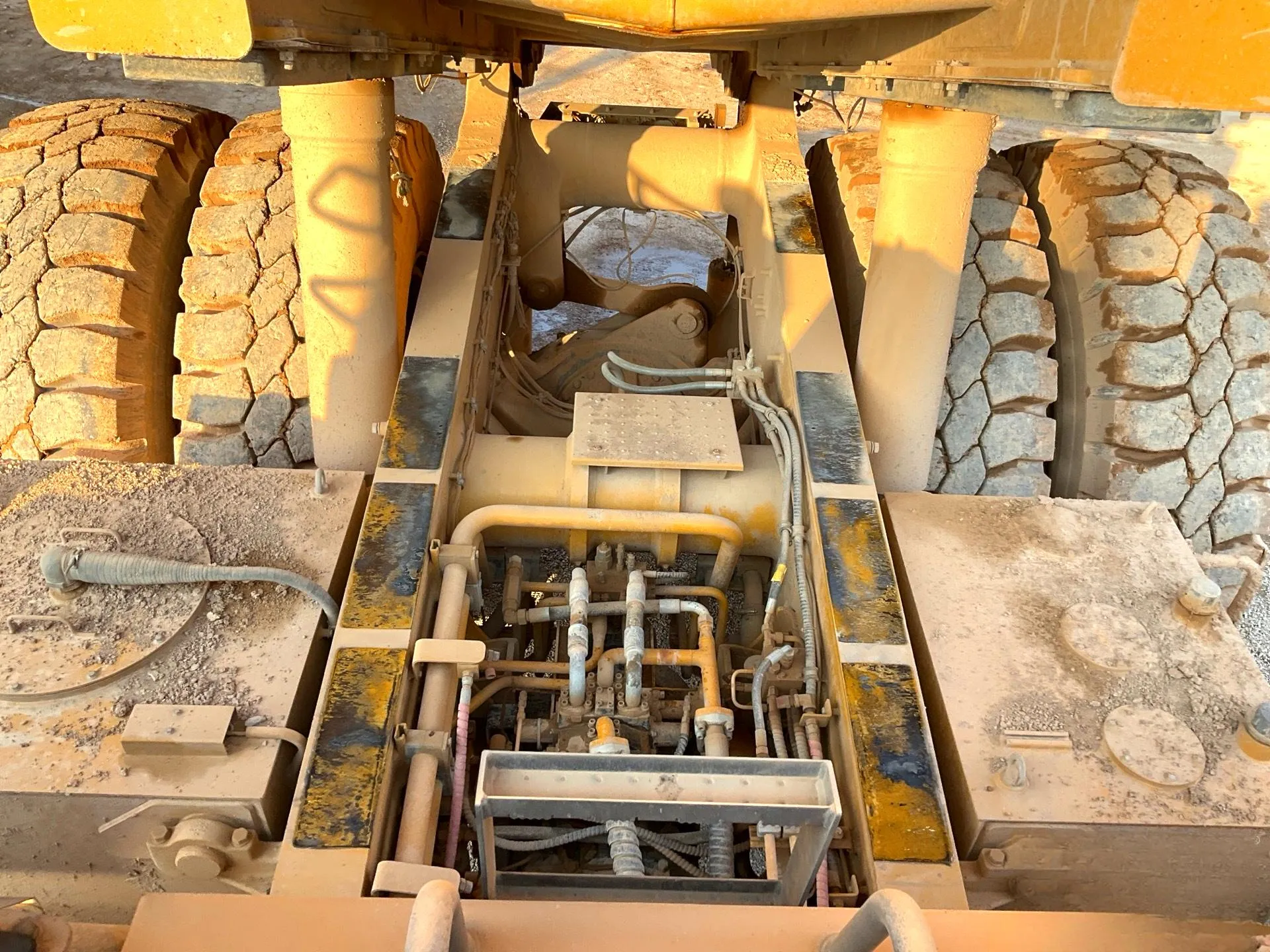 XCMG official Used 150 ton dump trucks mining machinery mechanical drive rigid XDR100 for sale