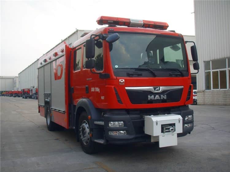 XCMG manufacturer AP50F1 Chineses 4x2 foam and water tanker fire truck for sale
