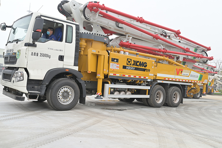 XCMG official 50m China new concrete pump truck HB50V with Sinotruk chassis price