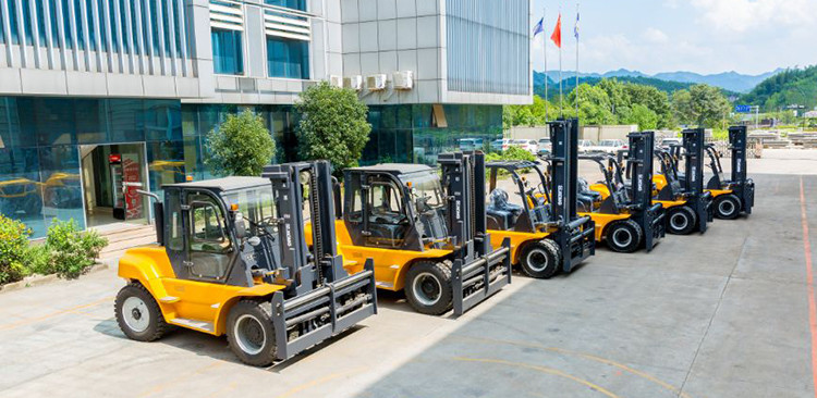 XCMG 4.5 Ton Diesel Forklift Truck China Fork Lift Trucks Machine FD45T With Perkins Engine Price