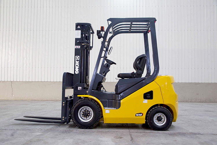XCMG 2 Ton Forklift Diesel China Small Wheel Forklifts Truck With Japan Forklift Engine FD18T Price