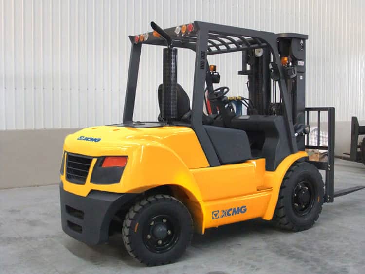 XCMG 4.5 Ton Diesel Forklift Truck China Fork Lift Trucks Machine FD45T With Perkins Engine Price