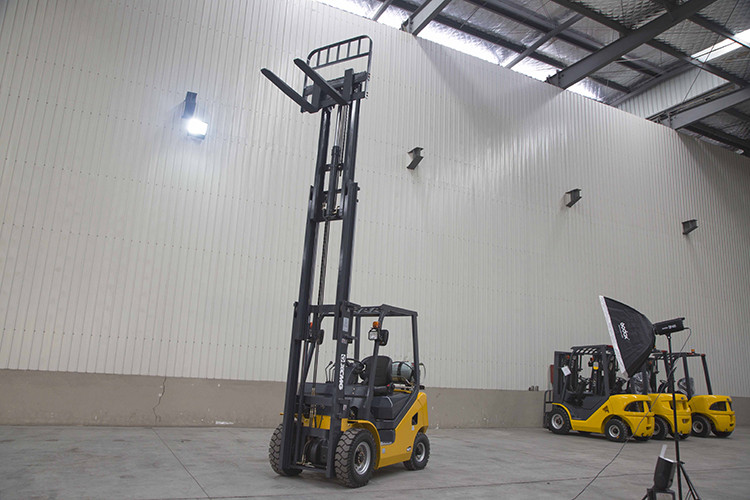 XCMG Fork Lift Trucks 2.5 Ton Gas Forklifts Engine 5000 LB LPG Forklift Propane Machine FGL25T Price