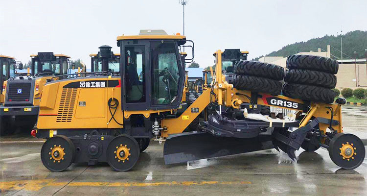 XCMG 135 HP New Small Motor Grader GR135 With Cummins Engine For Sale