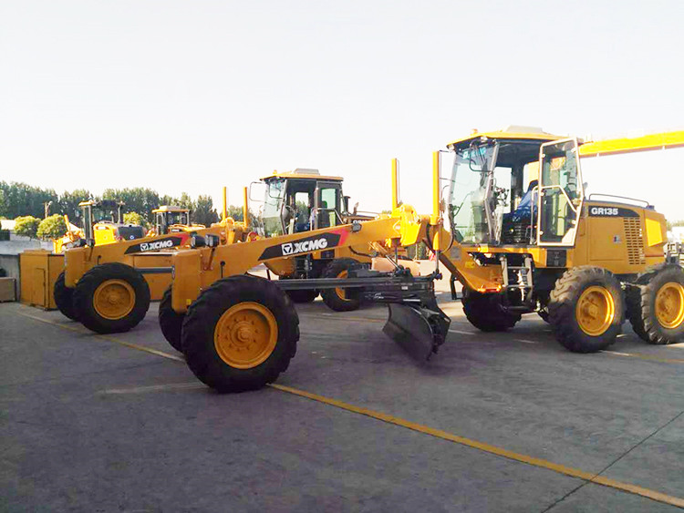 XCMG 135 HP New Small Motor Grader GR135 With Cummins Engine For Sale