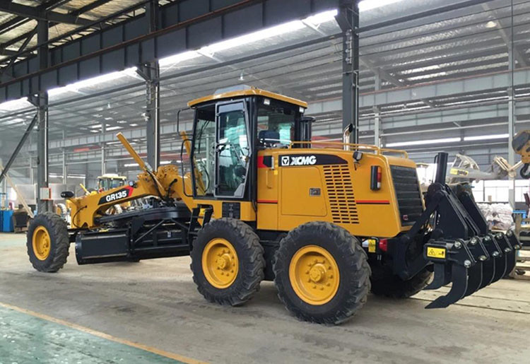 XCMG 135 HP New Small Motor Grader GR135 With Cummins Engine For Sale