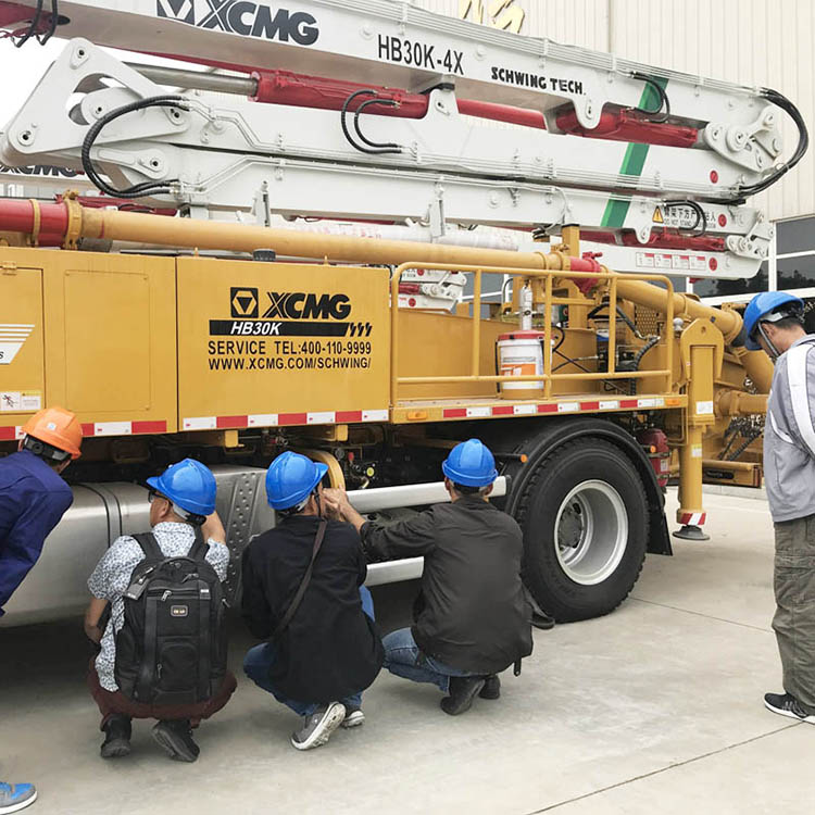 XCMG official 30m concrete pump truck HB30K China mini small truck mounted concrete pump truck price