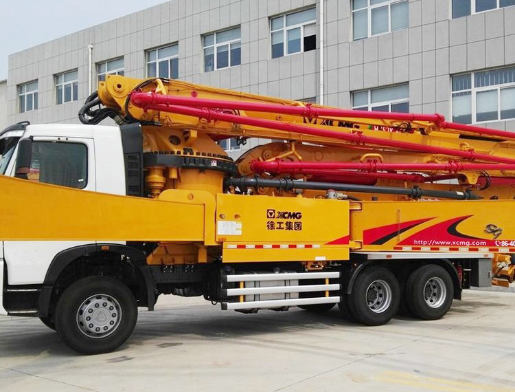 XCMG Schwing Official 30m concrete pump machine HB30K Chinese small truck mounted concrete pump price