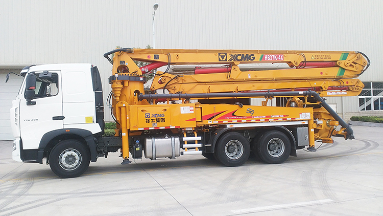 XCMG Official concrete machinery 37m diesel concrete pump truck with spare parts HB37K for sale