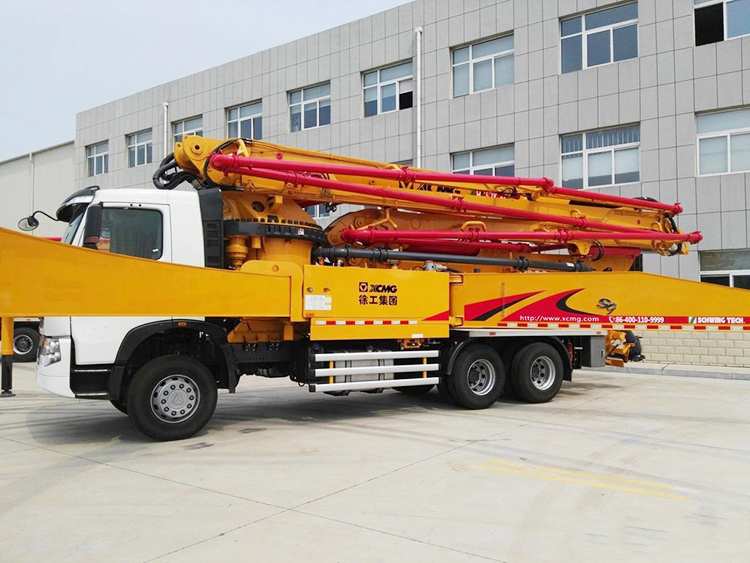 XCMG Official concrete machinery 37m diesel concrete pump truck with spare parts HB37K for sale