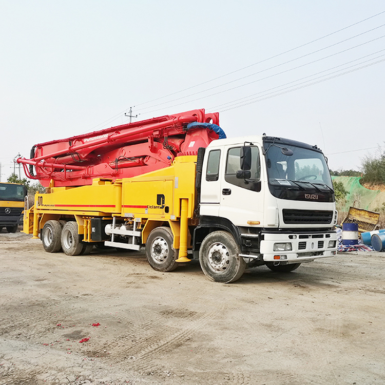 XCMG Official good performance 43m concrete pump HB43V truck mounted  with diesel price for sale