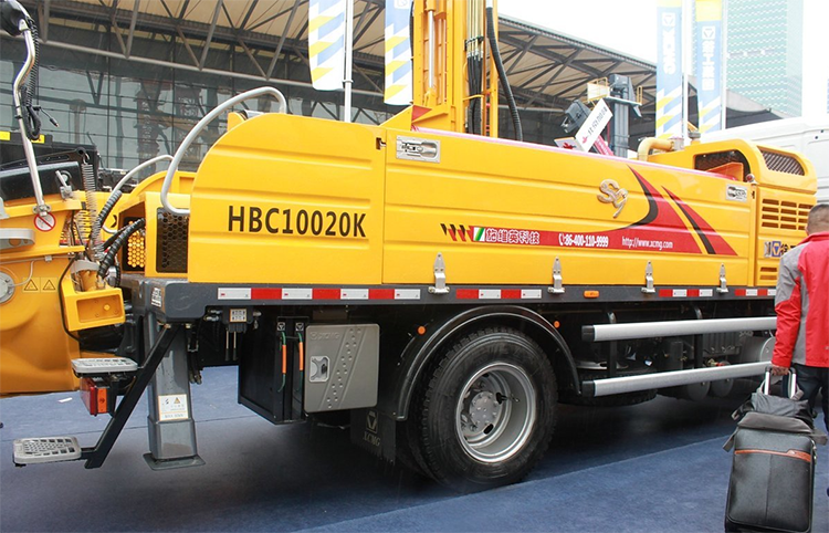 XCMG Schwing concrete pumps truck HBC10020K truck mounted concrete pump with HOWO chassis price