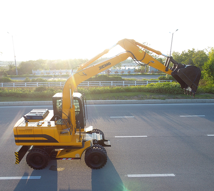 XCMG 12 ton wheel excavator HNE120W with Cummins engine for sale