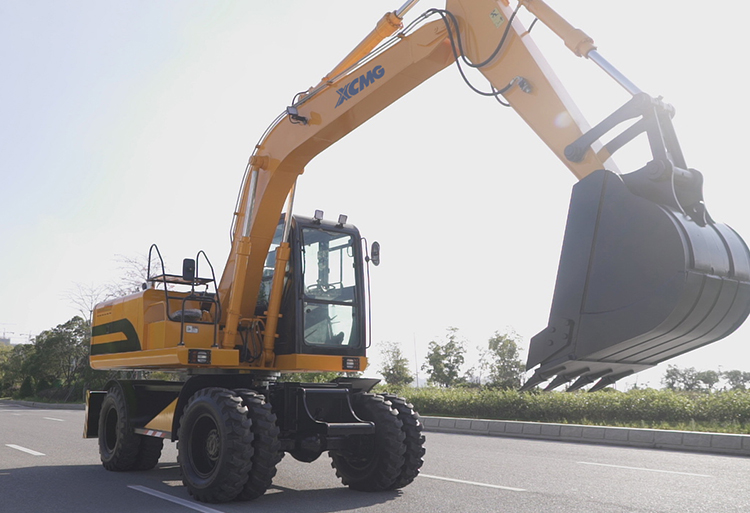 XCMG 12 ton wheel excavator HNE120W with Cummins engine for sale