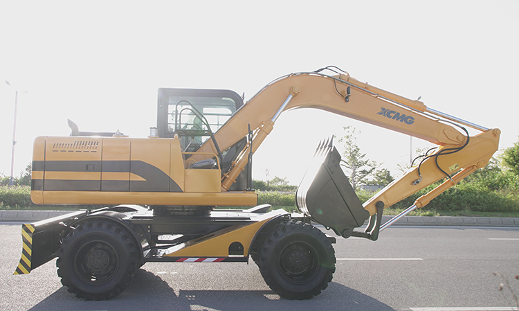 XCMG wheel excavator XGE150W China new 15 ton excavator with spreader and Cummins engine price