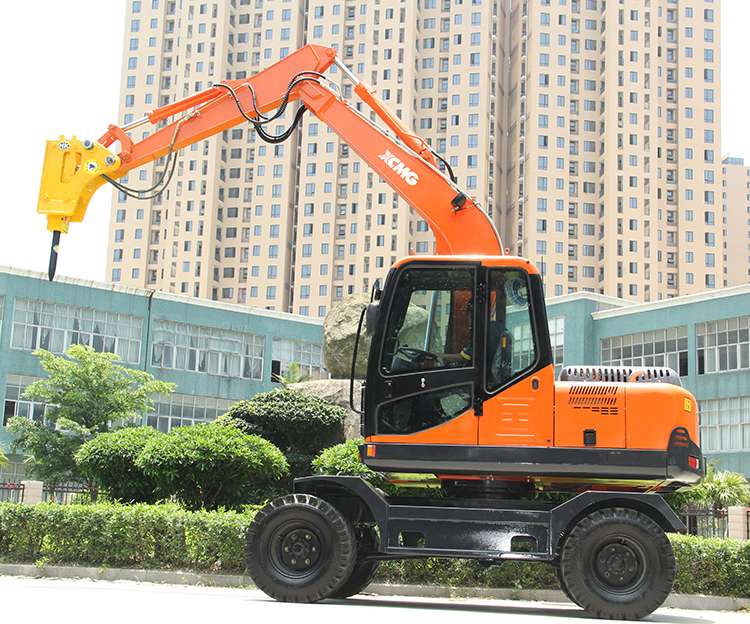 XCMG 9 ton wheel excavator HNE90W with spreader price