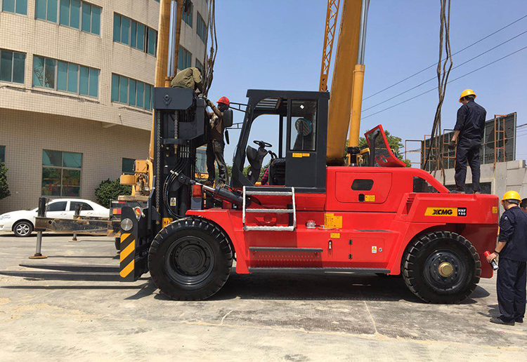 XCMG counterweight diesel forklift HNF-150 China hydraulic heavy duty forklift