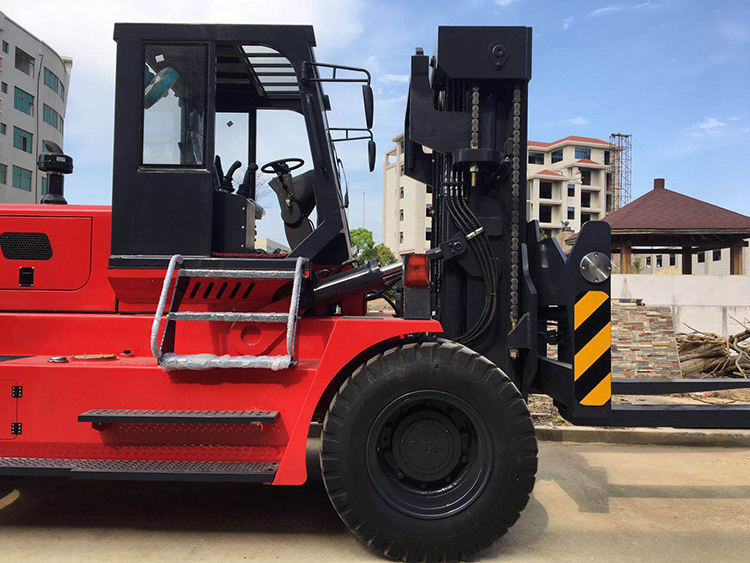 XCMG counterweight diesel forklift HNF-150 China hydraulic heavy duty forklift