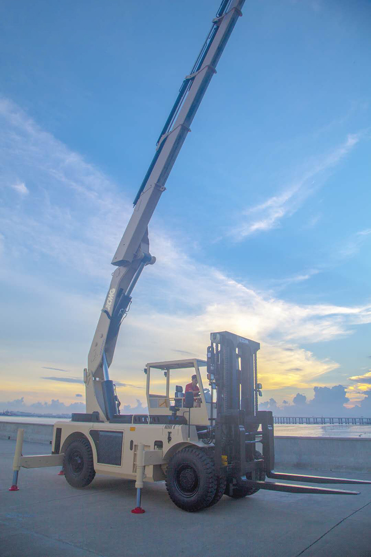 12 ton hydraulic forklift crane truck HNFC120-450 with Cummins engine