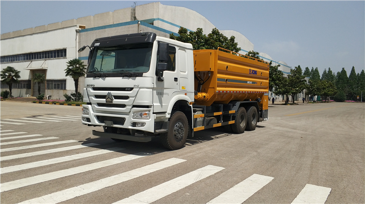 XCMG official cement powder binder spreader truck XKC163 with HOWO chassis