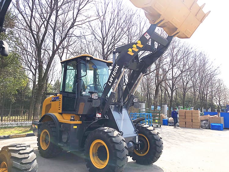 XCMG Official 2 ton mini loaders LW180K china mini wheel loader for sale