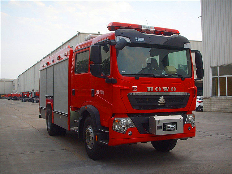 XCMG official 5 ton 4x2 foam fire truck PM50F2 with howo chassis price