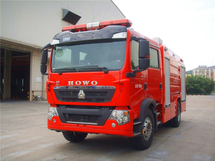 XCMG 4x2 8 ton foam fire truck PM80F2 China mobile tank fire fighting truck with HOWO chassis price