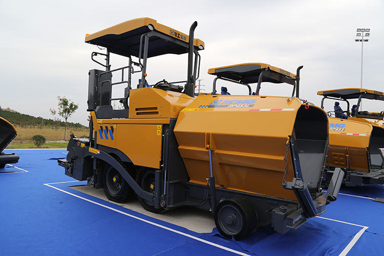 XCMG new mini China road asphalt paver RP453L machines for sale