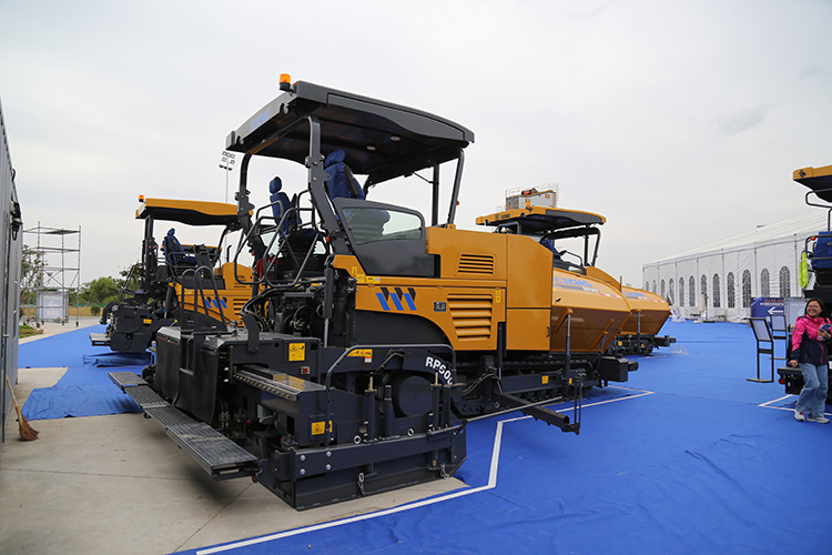 XCMG official 6m width asphalt paver RP600 china hydraulic crawler asphalt paver machine price