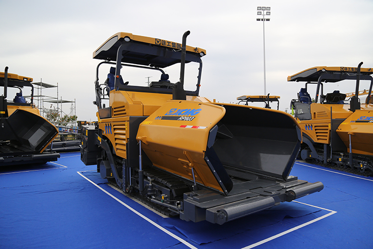 XCMG official 9m road concrete asphalt paver RP903 dual-drive paver laying road machine for sale