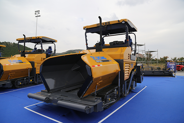 XCMG official 9m road concrete asphalt paver RP903 dual-drive paver laying road machine for sale