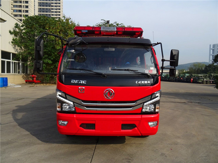 XCMG official 4x2 4 ton mini rescue fire truck SG40F2 new small water tank fire fighting truck price