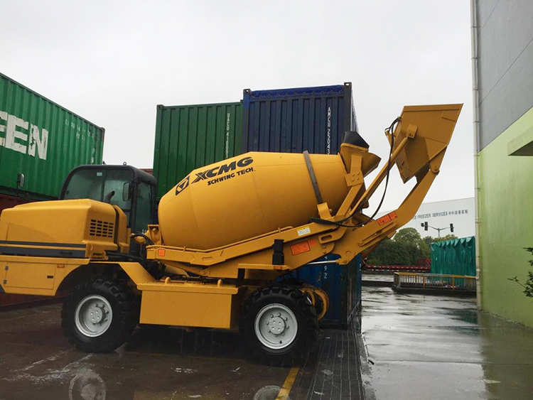 XCMG Manufacturer SLM4 Heavy Duty Truck Cement Mixer with Pump Price