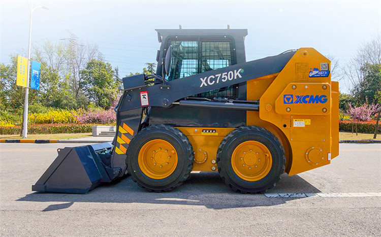 XCMG XC750K 1 ton Chinese mini skid steer loader with bucket and hammer