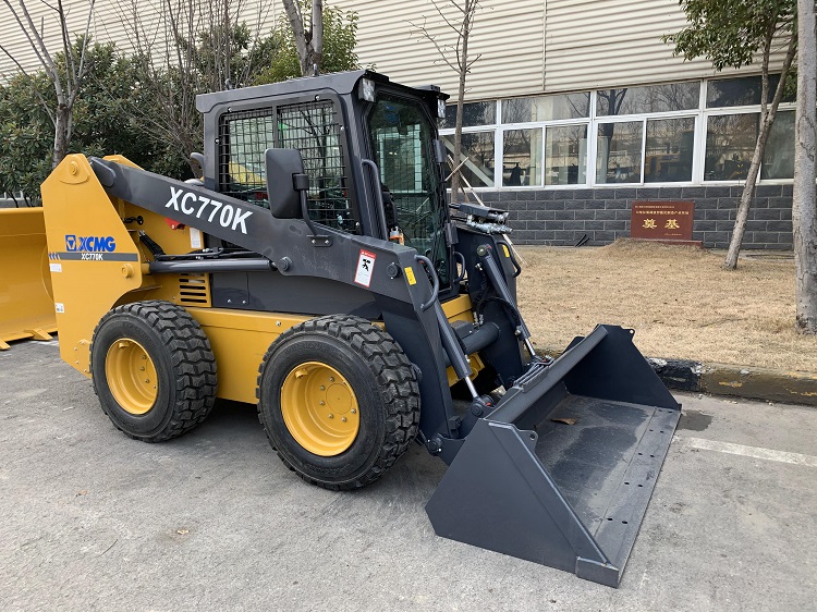 XCMG Official 1 ton mini skid steer loader XC770K Chinese skid steer loader attachment for sale