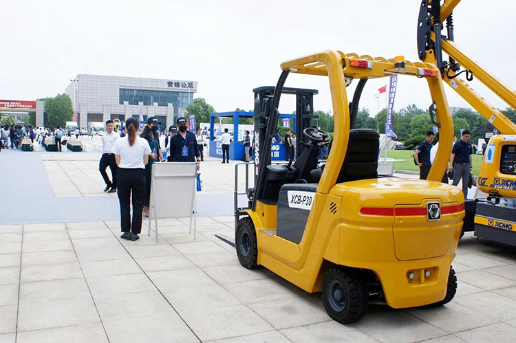 XCMG official 2.5 ton electric forklift XCB-L25 battery powered mobile fork lift for sale