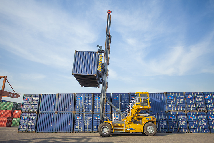 XCMG empty container handler XCH907K1 9 ton mobile container reach stacker with Cummins engine