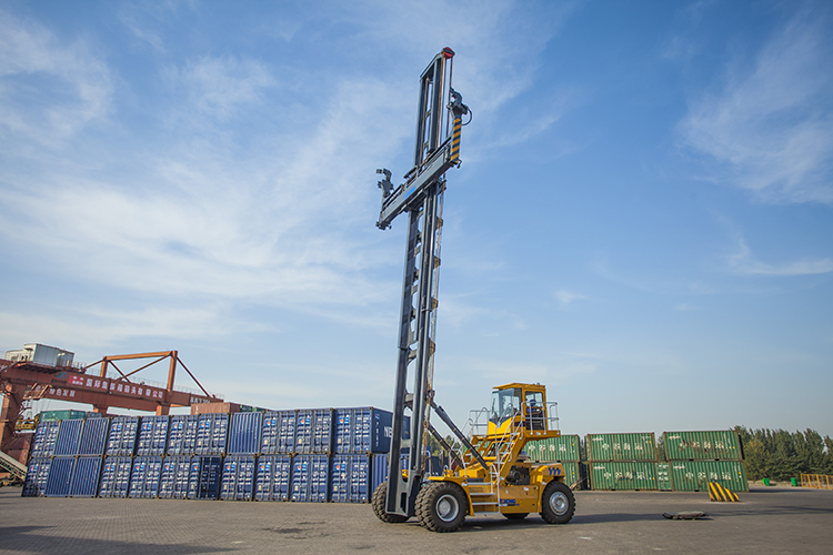 XCMG empty container handler XCH907K1 9 ton mobile container reach stacker with Cummins engine