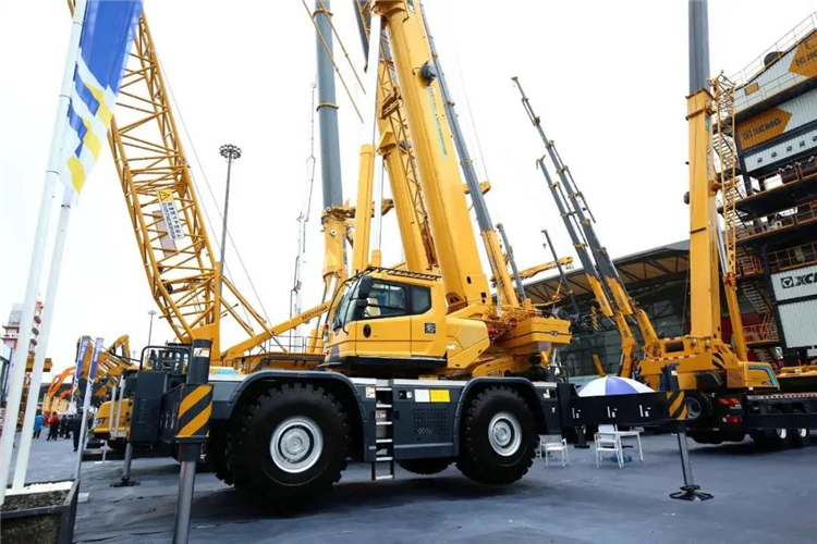 XCMG Official 90 Ton Brand New Rough Terrain Crane XCR90_M Price